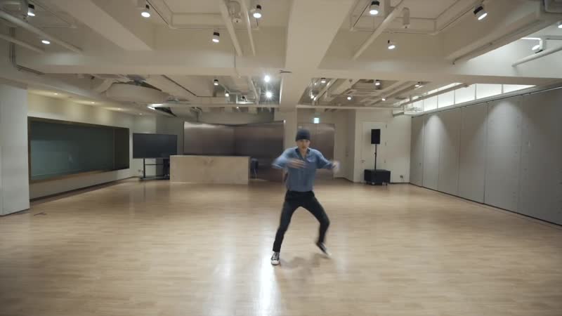KAI 카이 음 ( Mmmh) Dance