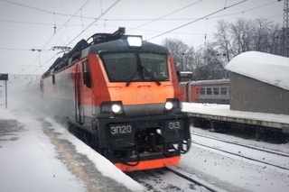 Электровоз ЭП20-013 с поездом №748 «Невский Экспресс»