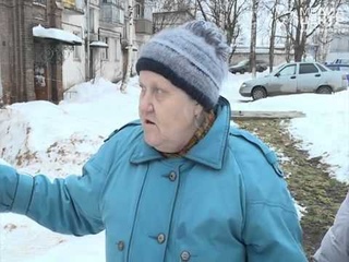 Жильцы аварийного дома в Вологде “воюют“ со строителями