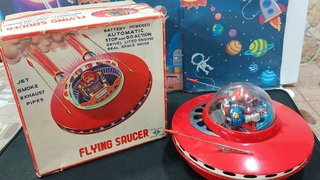 YOSHIYA KO - FLYING SAUCER - JET SMOKE EXHAUST PIPES Battery Operated Tin Toy Japan 1960's