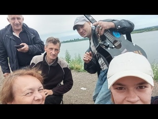Сегодня Михе 23! Мини концерт на речке)