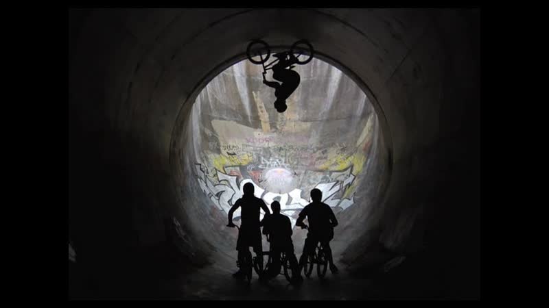 BMX 16ft Full Pipe Loop Red Bull Full