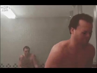 Не стій позаду!