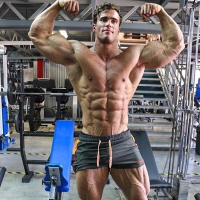 Bodybuilderin Bruste Zierlicher Fisten