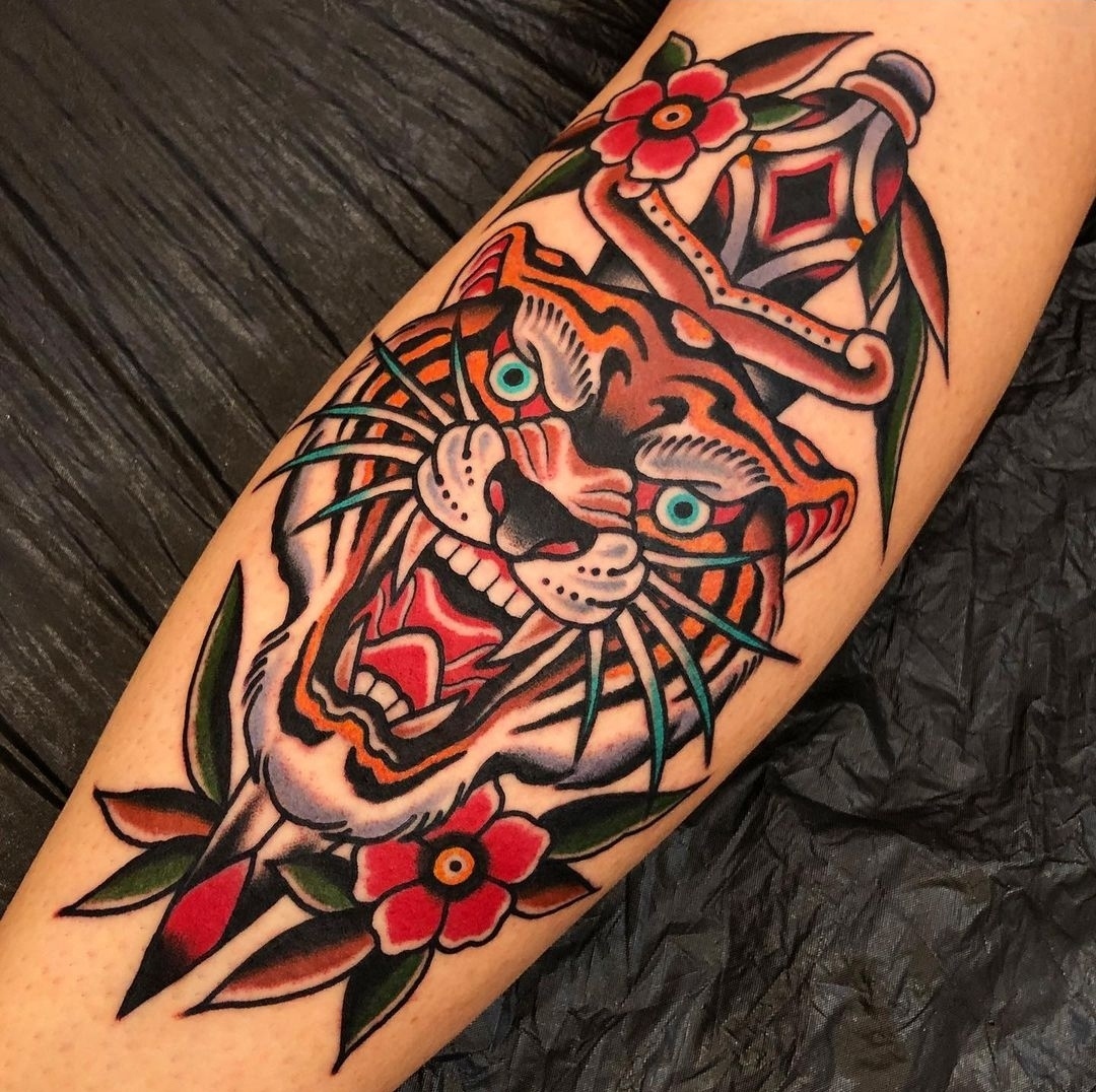 Тату тигр Олд скул