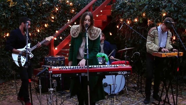 CLARA NOVA, Electric In The Backyard