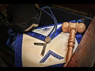 THE WORSHIPFUL MASTERS - AMERICA IS FALLEN TO HER ENEMIES FR==MAS0NRY & SECRET SOCIETIES